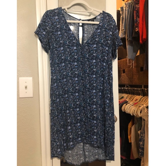 Forever 21 Dresses & Skirts - Flowy Blue Floral Dress Forever 21 Dresses & Skirts - Flowy Blue Floral Dress